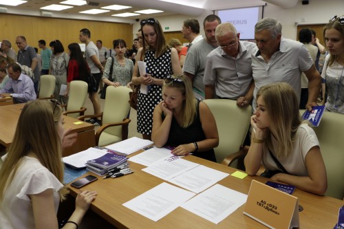 Более 300 человек стали участниками ярмарки вакансий в ОЭЗ «Дубна»